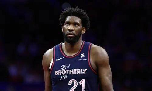 新球体育-复出首战轻松轰下40+10 恩比德唯一对手就是健康