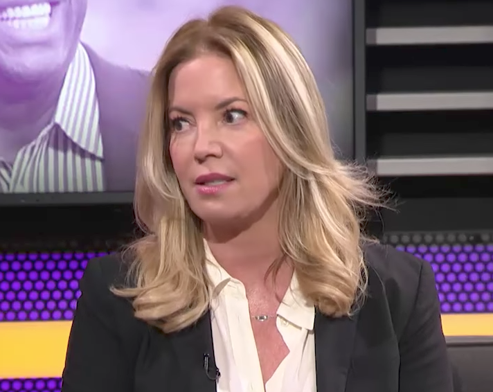 新球体育官网-ESPN证实：湖人易主后 是珍妮亲自解雇了她的所有兄弟姐妹